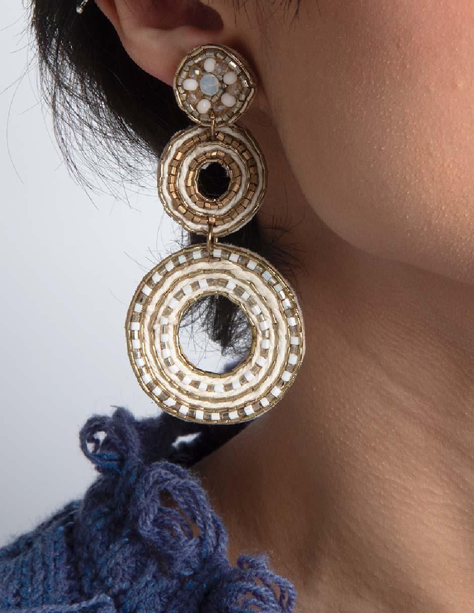 Aretes circulares con acabado brillante 3
