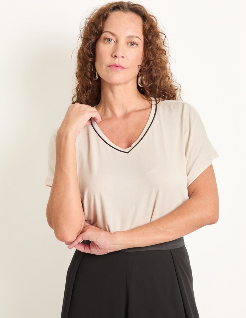 Playera manga corta cuello V para mujer