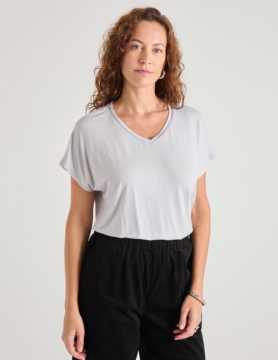 Playera manga corta cuello V para mujer