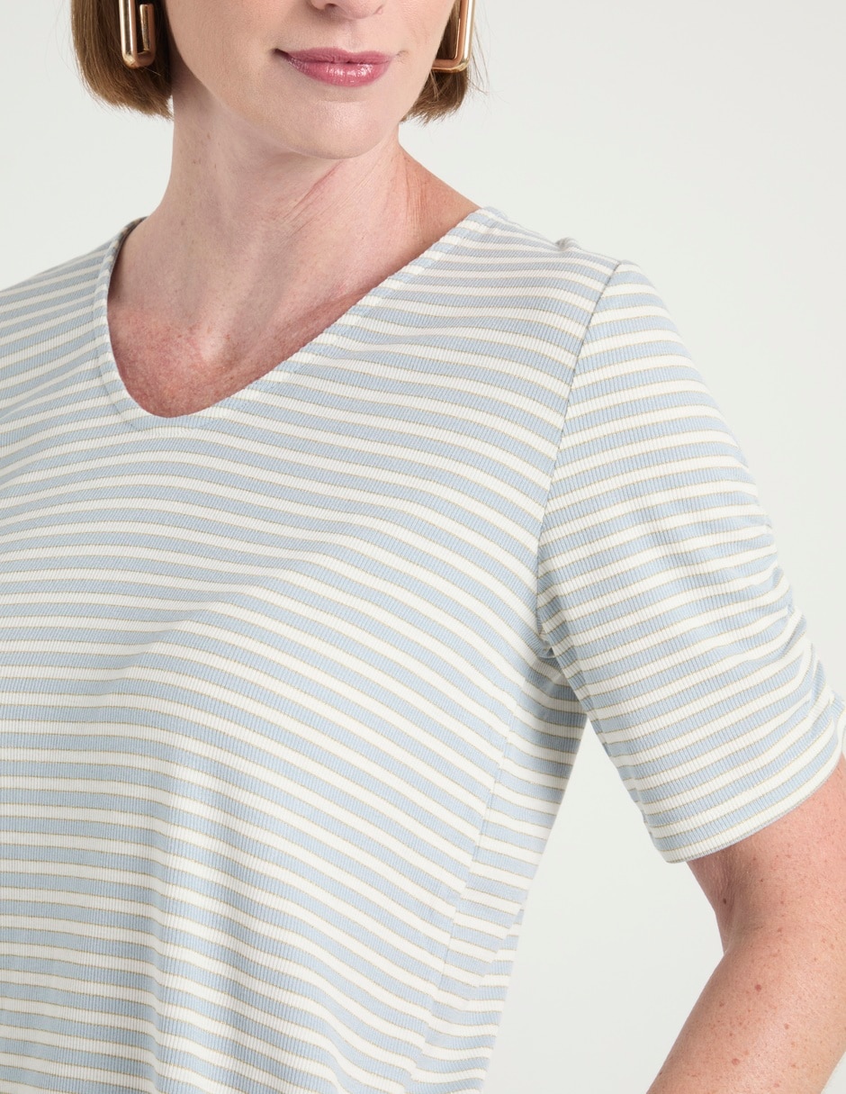 Playera manga corta Lieb cuello V para mujer