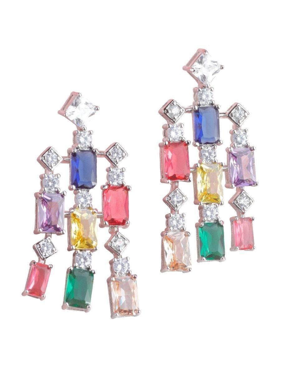 Aretes con acabado baño de rodio Aretes con acabado baño de rodio