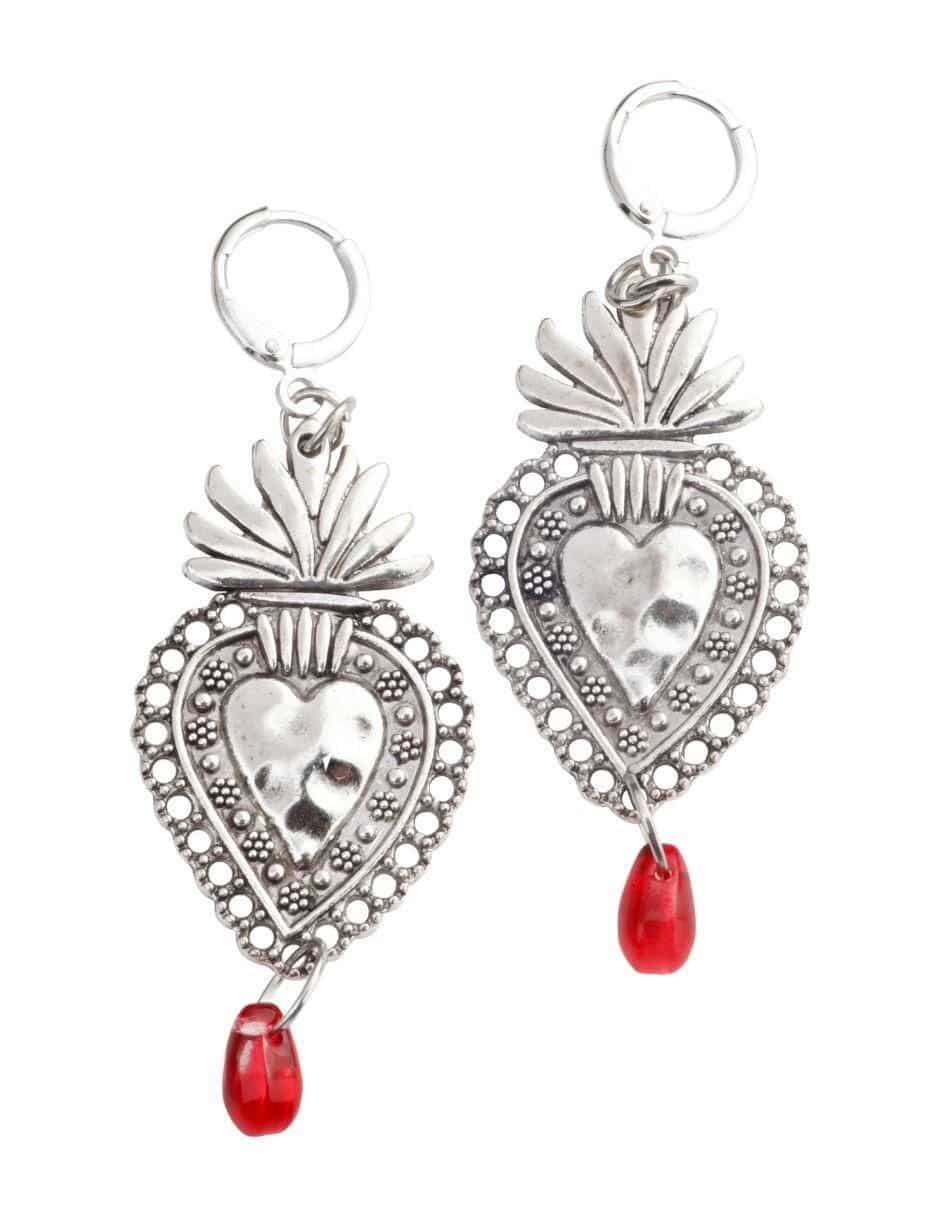 Aretes de corazón con acabado baño de rodio cristal