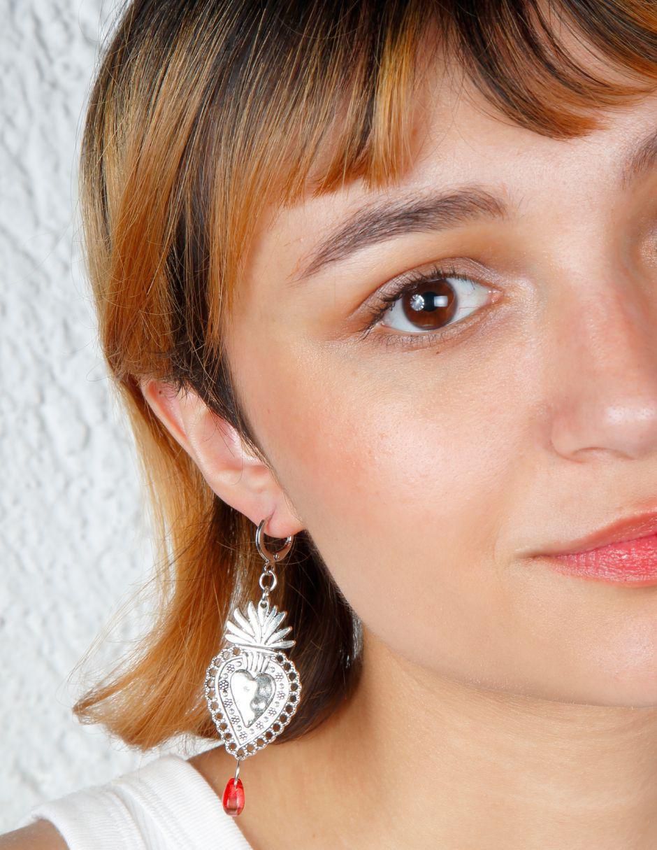 Aretes de corazón con acabado baño de rodio cristal 5