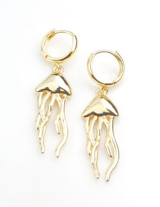 Aretes de medusa con acabado baño de oro 18 K