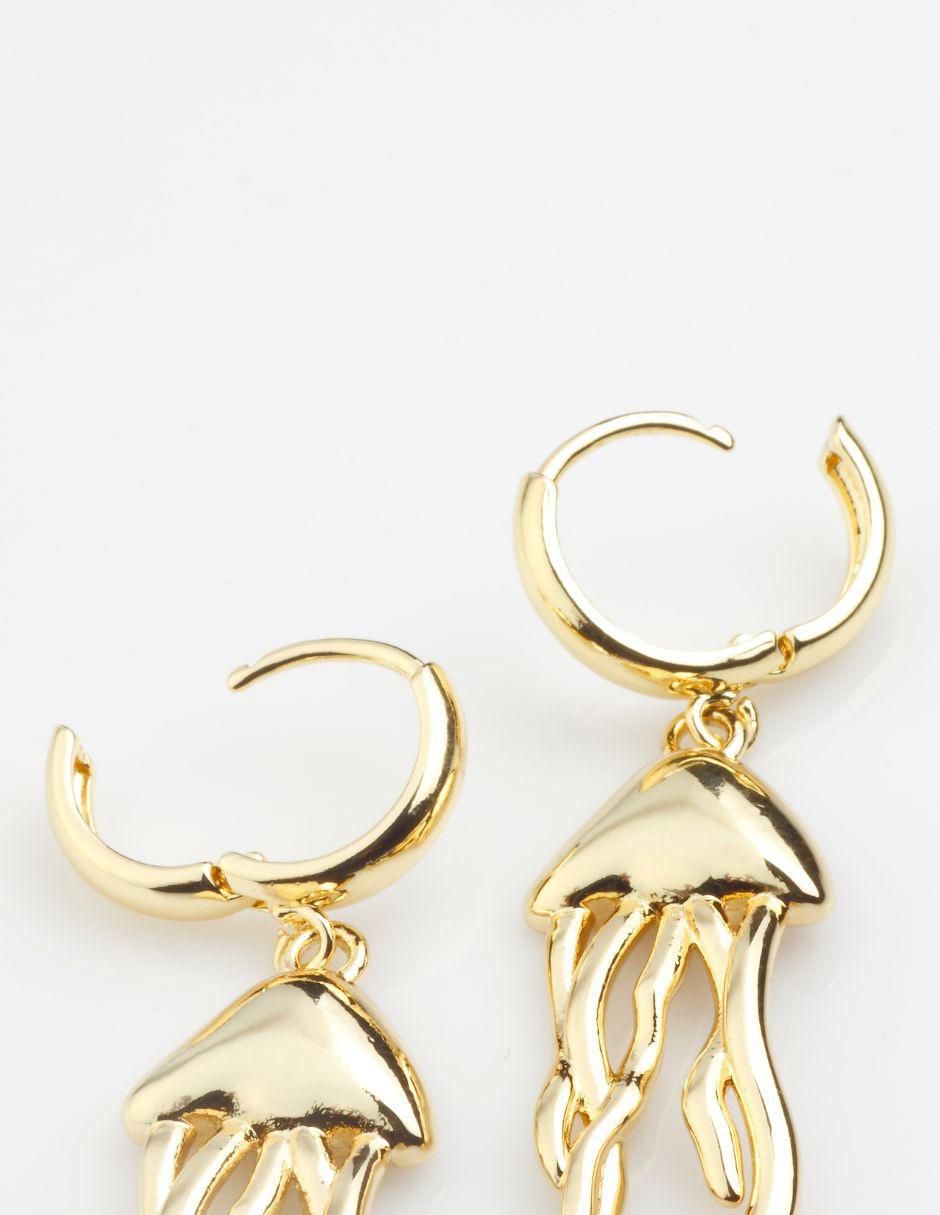 Aretes de medusa con acabado baño de oro 18 K 4