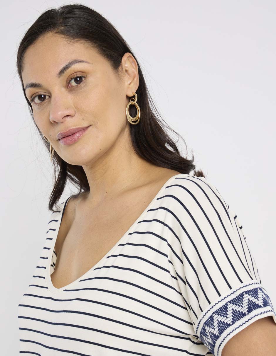 Playera manga corta cuello V para mujer 9