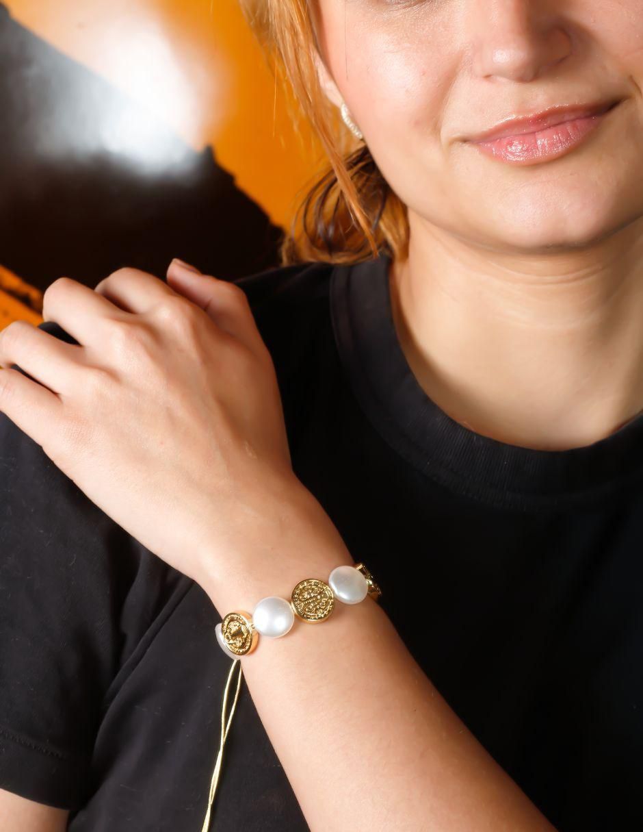 Pulsera con perla Alviria acabado baño de oro 18 K 4