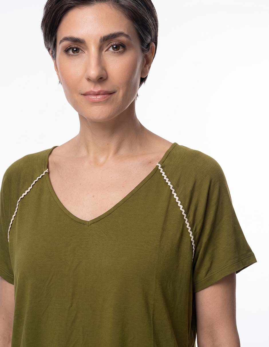 Playera manga corta cuello V para mujer 3