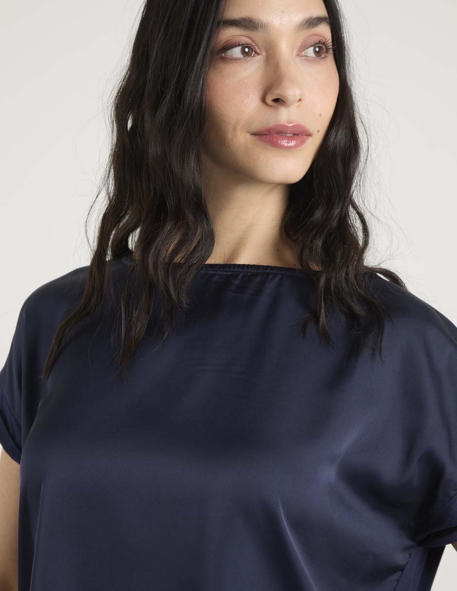 Playera manga corta cuello ojal para mujer 11