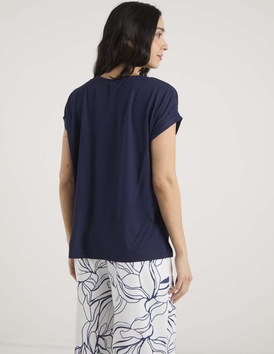 Playera manga corta cuello ojal para mujer 18