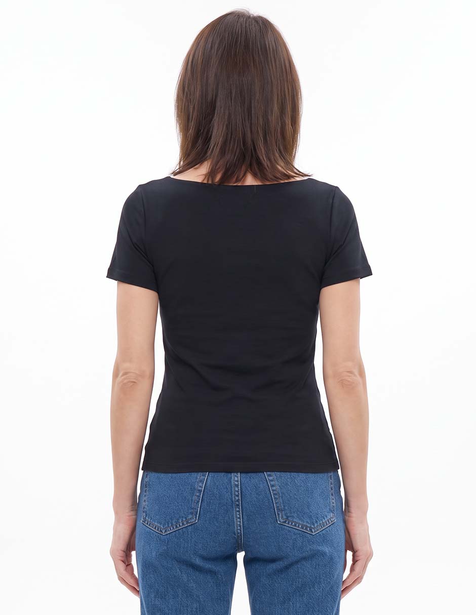 Playera manga corta cuello cuadrado para mujer 4