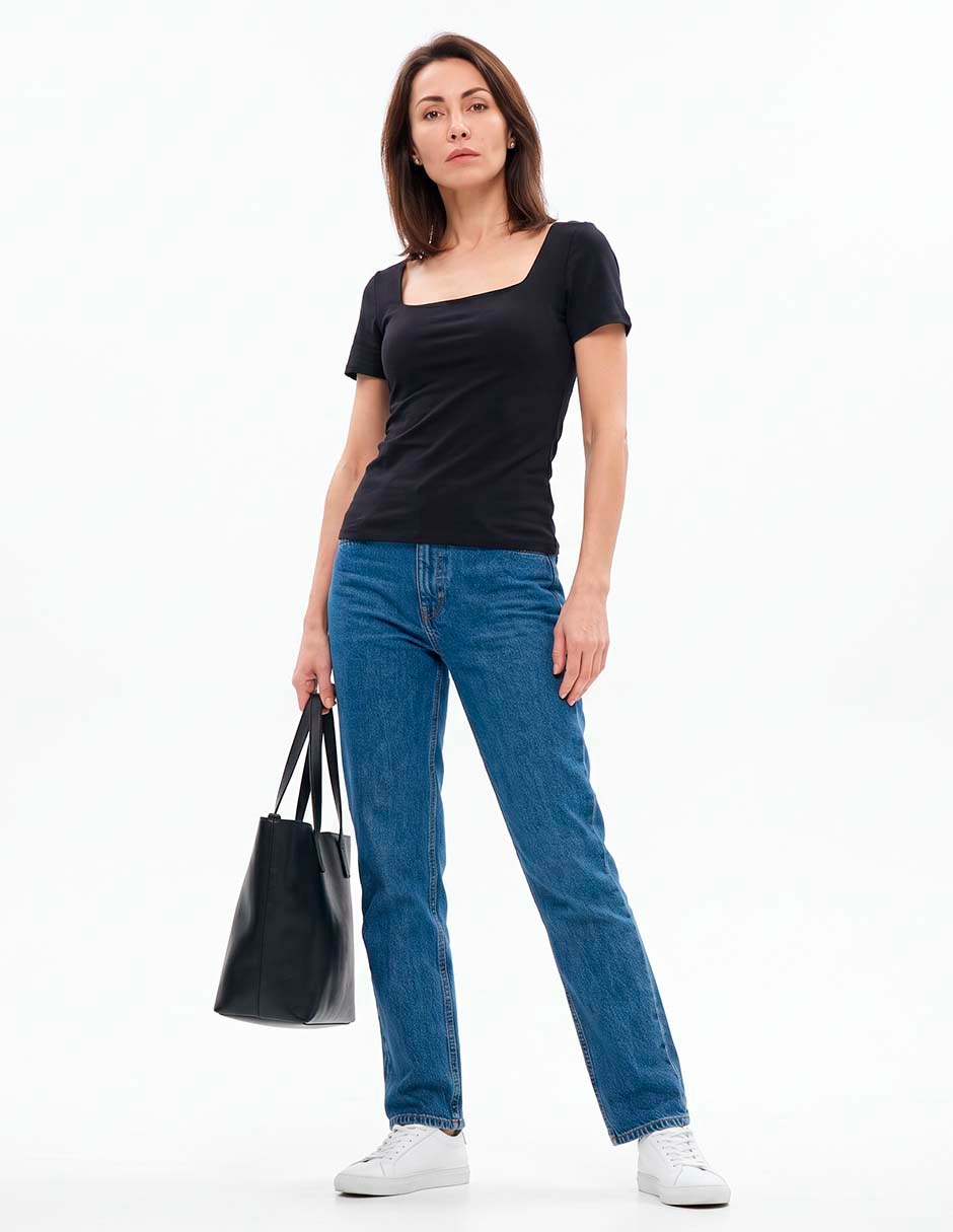 Playera manga corta cuello cuadrado para mujer 3
