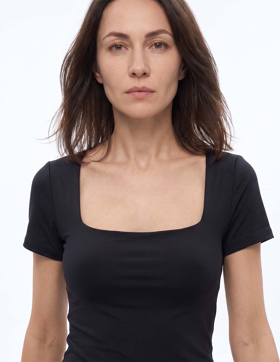 Playera manga corta cuello cuadrado para mujer 2