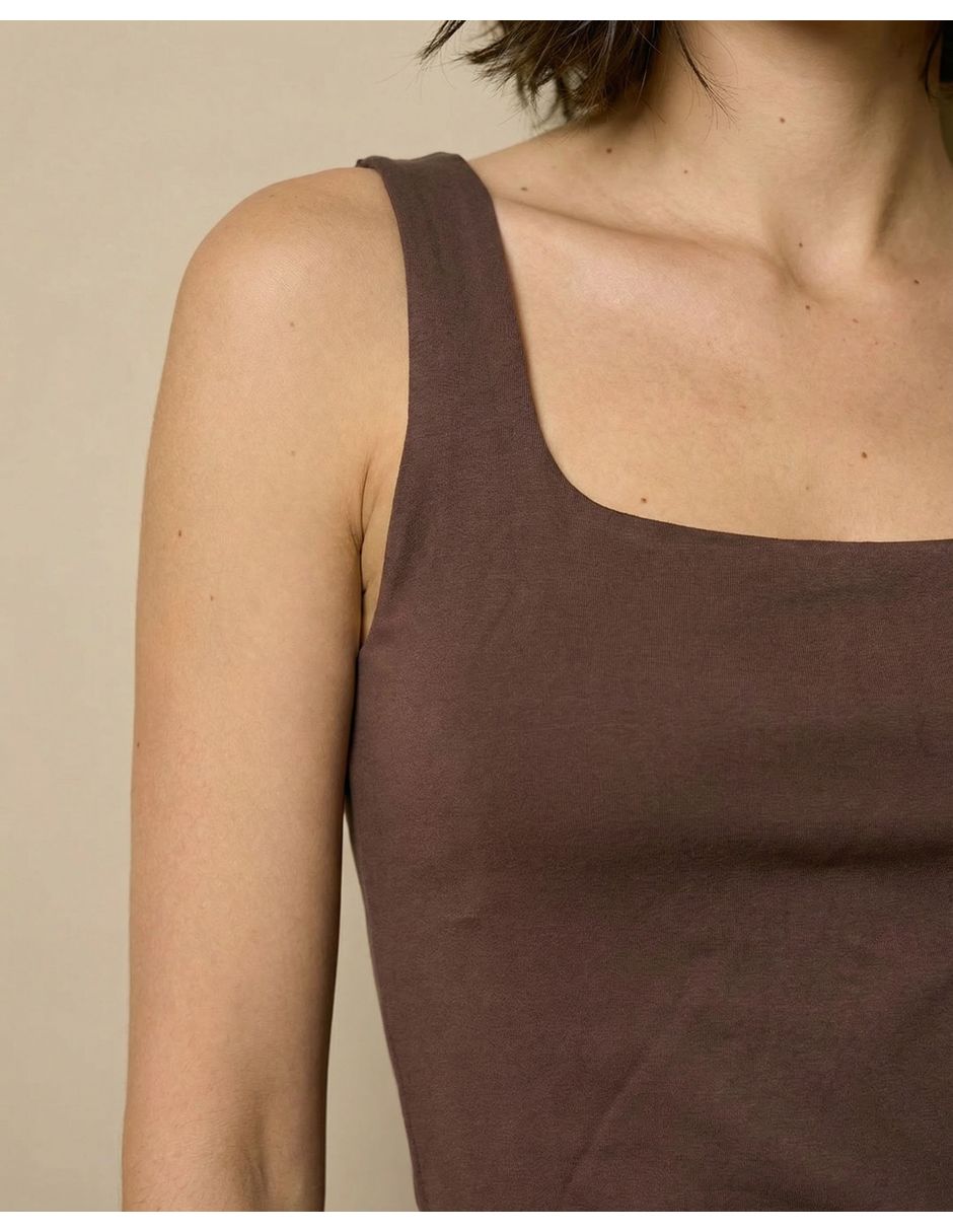 Top cuello (si aplica) Cuadrado escote (si aplica) Cuadrado tirante (si aplica) Sin tirantes