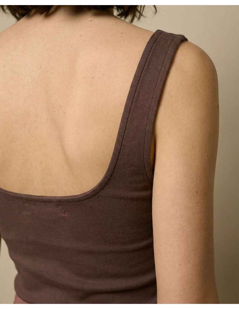 Top cuello (si aplica) Cuadrado escote (si aplica) Cuadrado tirante (si aplica) Sin tirantes