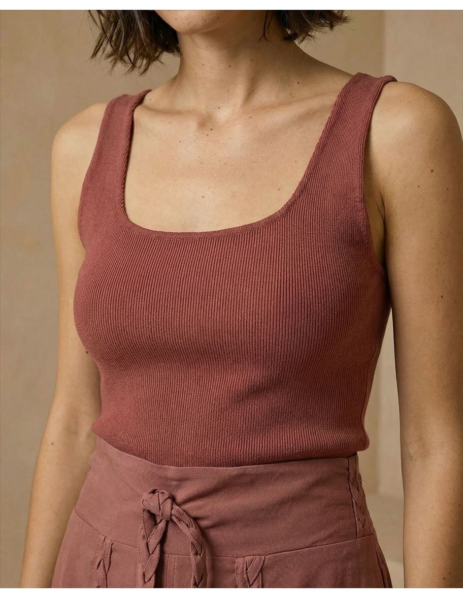 Top cuello (si aplica) Cuadrado escote (si aplica) Cuadrado tirante (si aplica) Sin tirantes