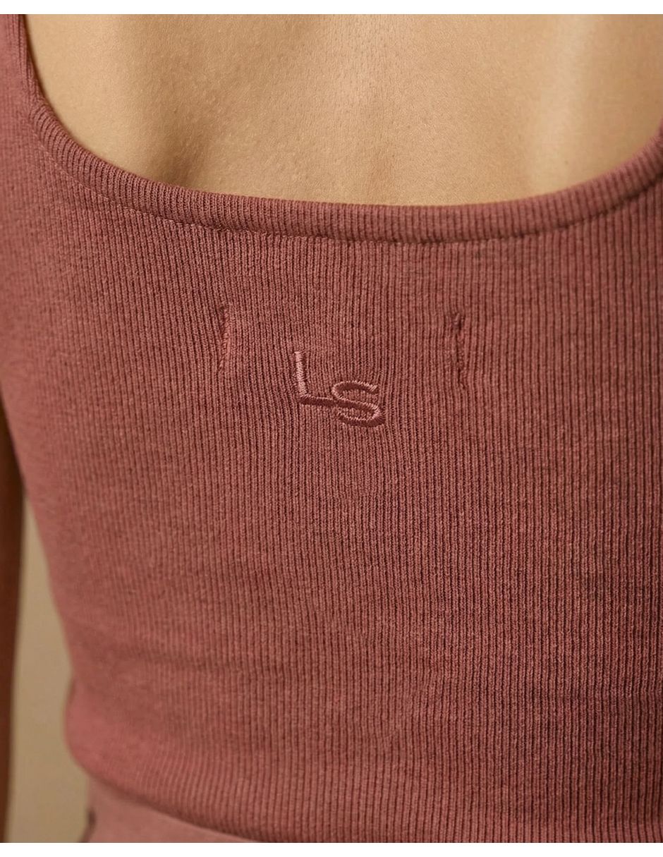 Top cuello (si aplica) Cuadrado escote (si aplica) Cuadrado tirante (si aplica) Sin tirantes